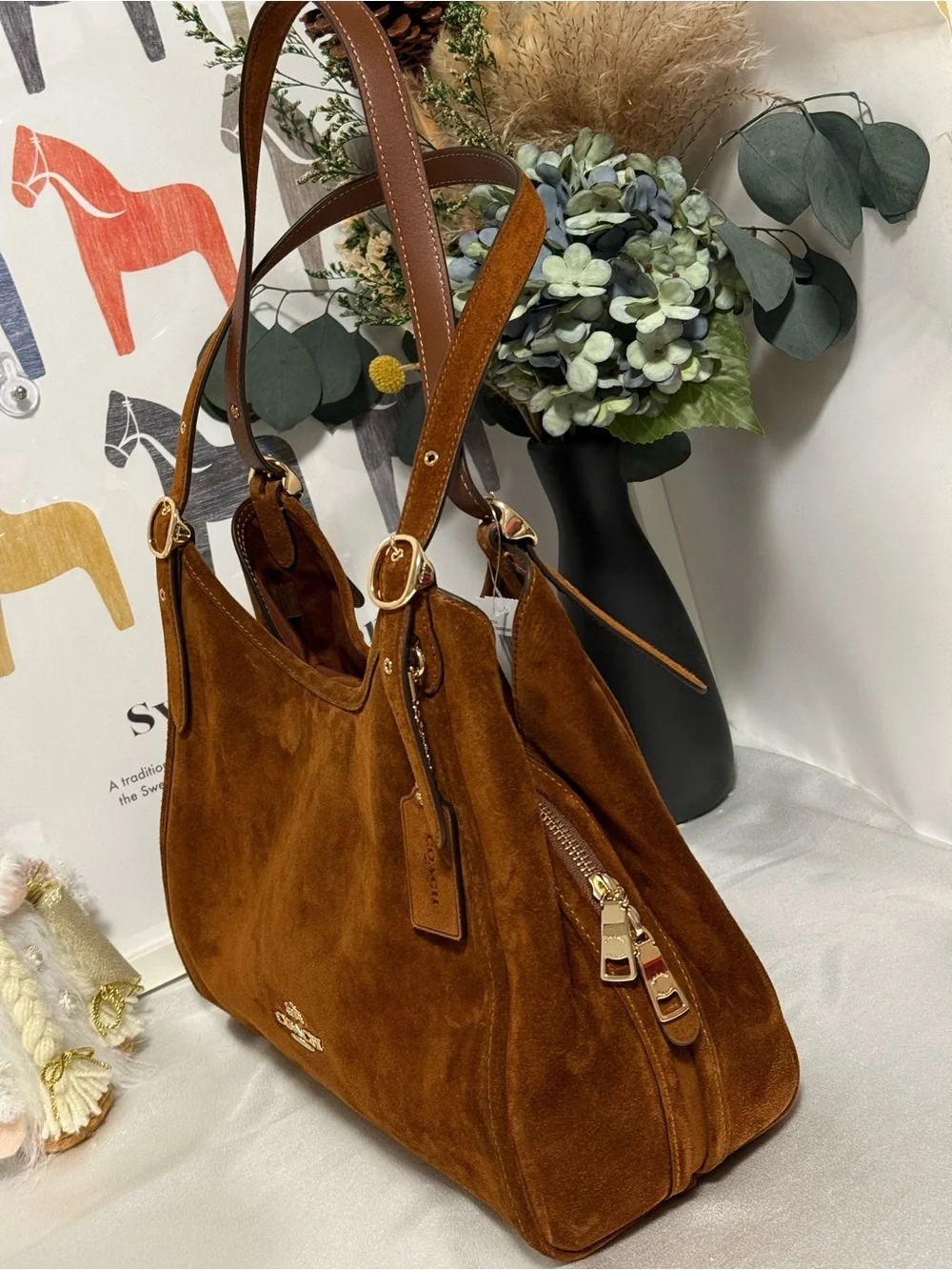 NWT coach Erin Shoulder Bag  Gold/Warm Brown cet41